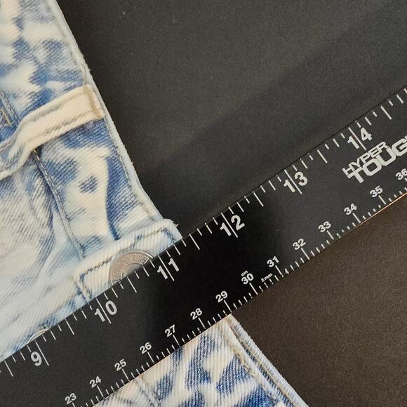 Vervet Women's Acid Wash Distress Cut Off Button Fly Hi Rise Denim Jean Shorts - Picture 9 of 10